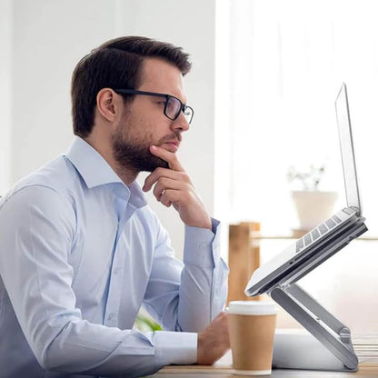 El Soporte para Laptop que Evita el Sobrecalentamiento – Ajustable 360° con Doble Ventilador